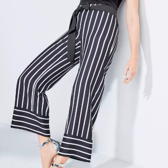 Striped Wide-Leg Cropped Pants - Picture 2 of 6